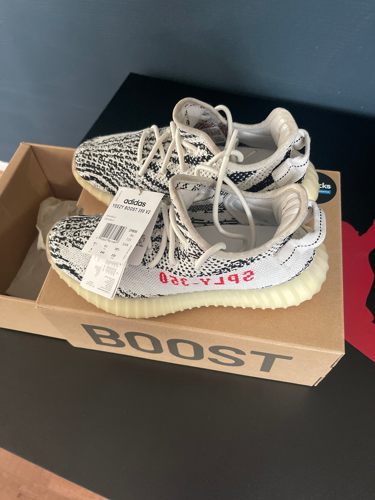 Adidas Yeezy Boost 350 V2 Zebra ( maat38,5 ), Ophalen of Verzenden, Gedragen, Wit, Sneakers of Gympen