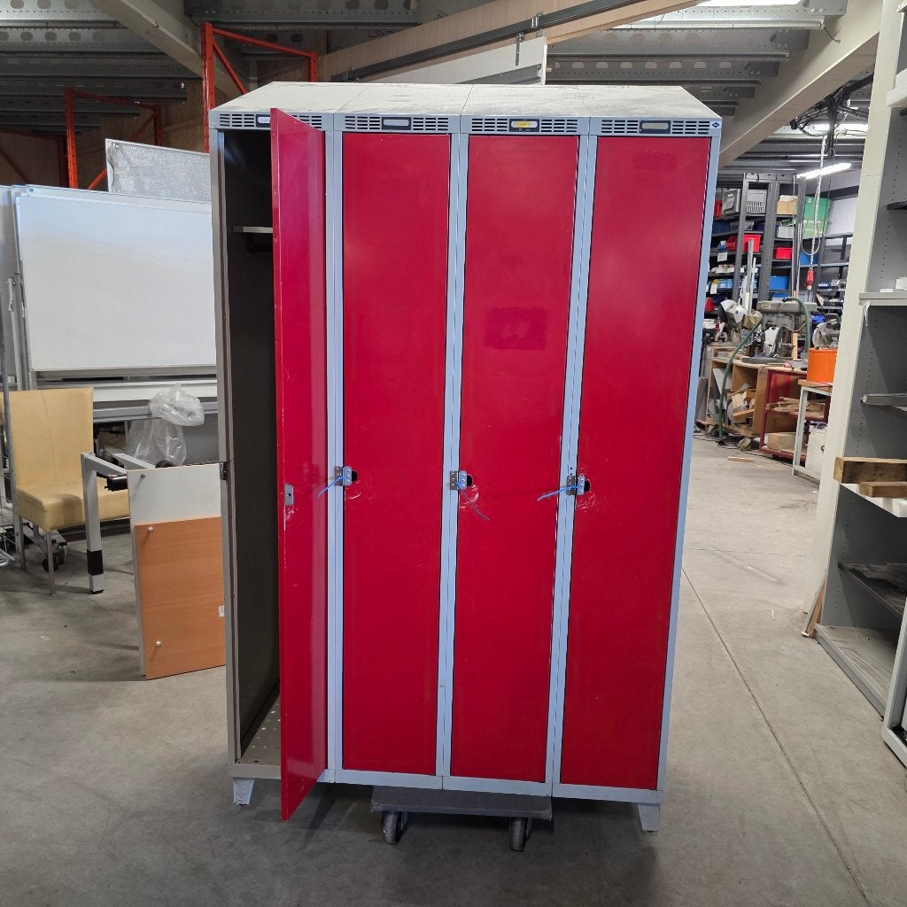 grote diepe metalen lockerkast / kledingkast 4 deurs