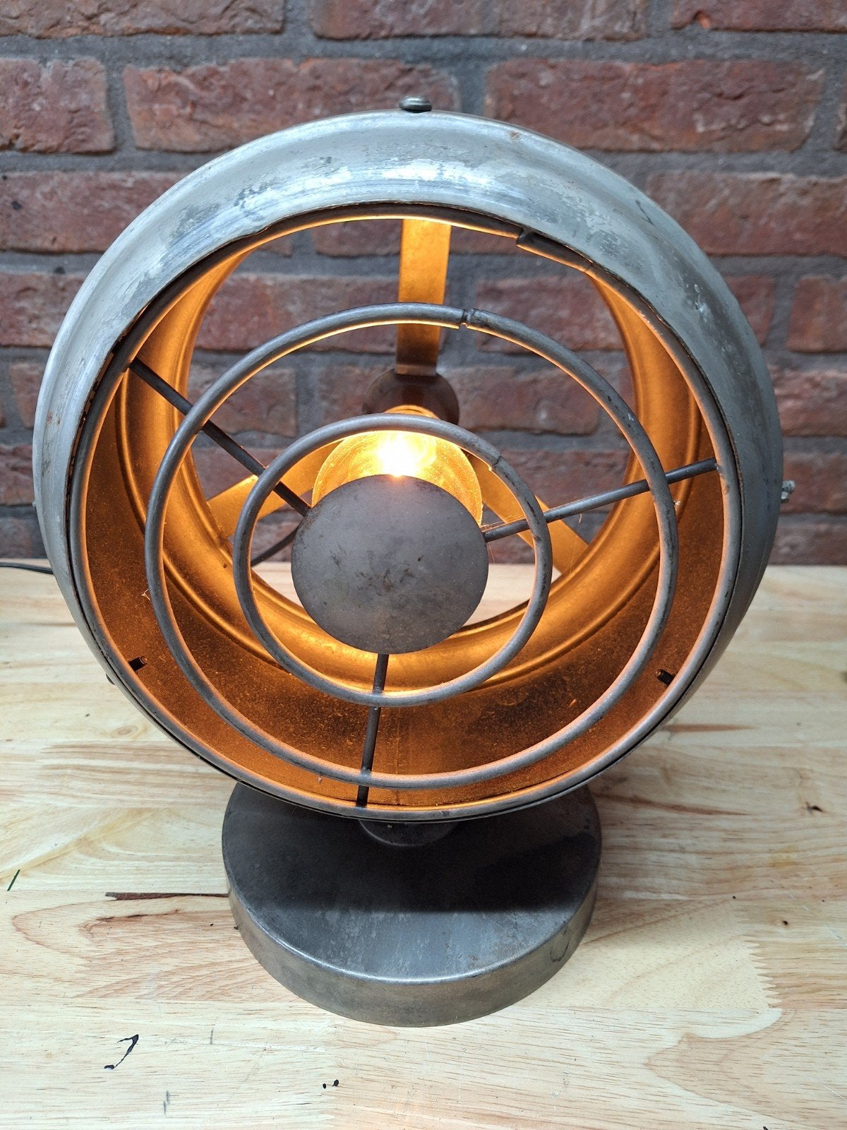 Industriële Ronde Tafellamp - 34 cm hoog, 30 cm breed, Met schakelaar, Gebruikt, Ophalen of Verzenden, Sfeerlamp