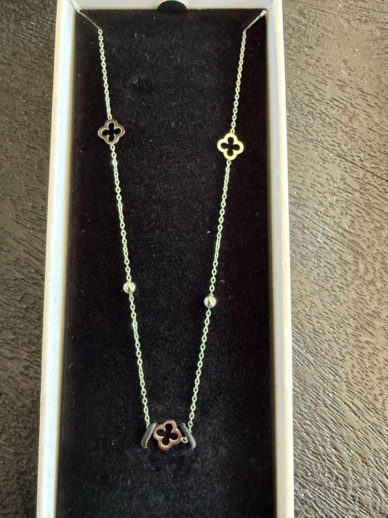 Prachtige Ketting met Klavertjes - Bisju (Nieuw in doos), Nieuw, Ophalen of Verzenden, Zilver, Overige materialen
