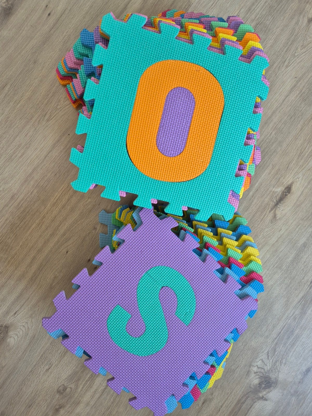 36 zachte letter tegels, Ophalen of Verzenden, Gebruikt, Puzzelen