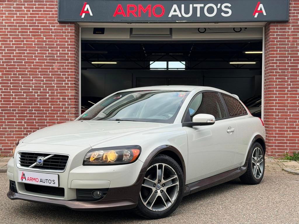 Volvo C30 2.0 Momentum | Airco | Cruise | Rijklaar, Voorwielaandrijving, Gebruikt, 4 stoelen, Wit