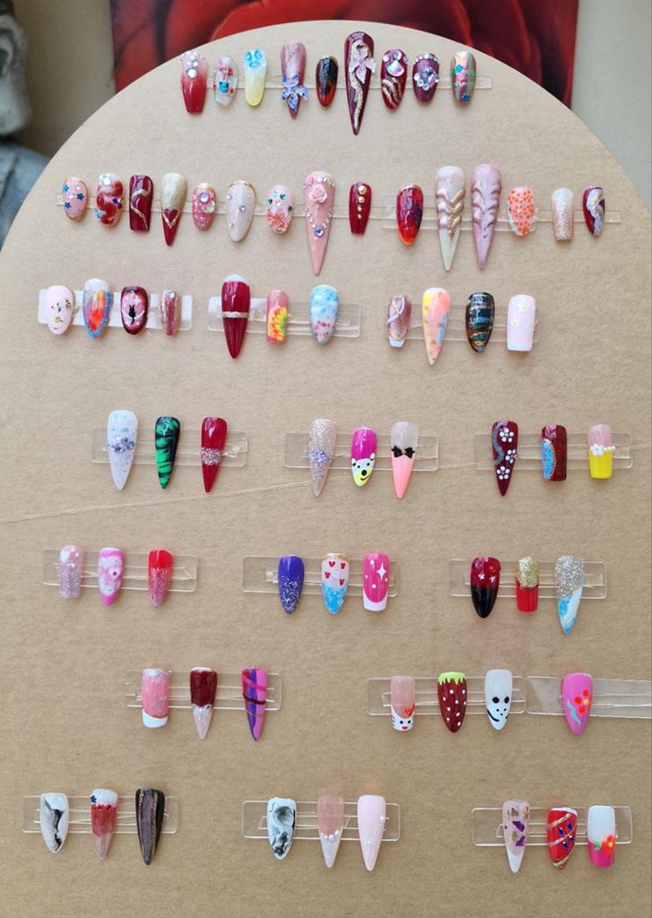 Pedicure, manicure, massage, haar knippen., Ophalen of Verzenden, Zo goed als nieuw, Overige kleuren, Handen en Nagels