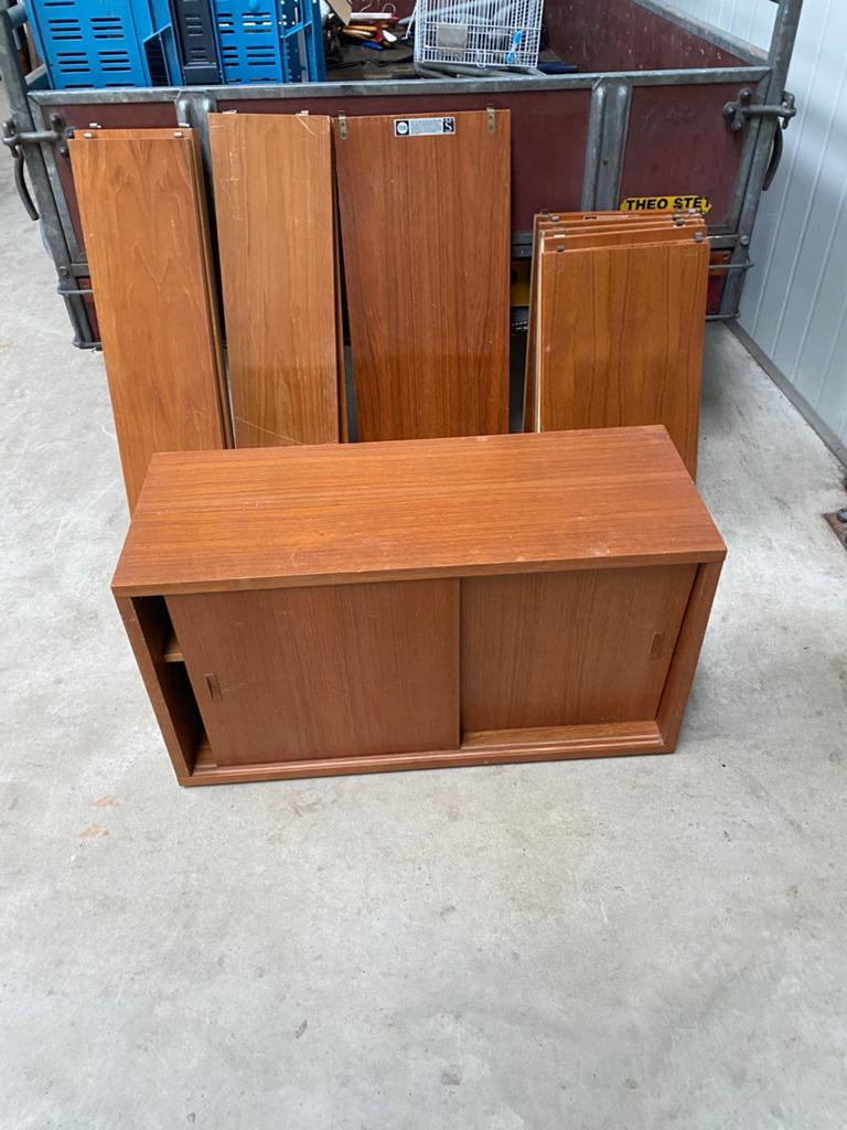 Nisse String kast en 12 planken, Huis en Inrichting, Kasten | Wandmeubels, Ophalen, Zo goed als nieuw, 25 tot 50 cm, Minder dan 150 cm