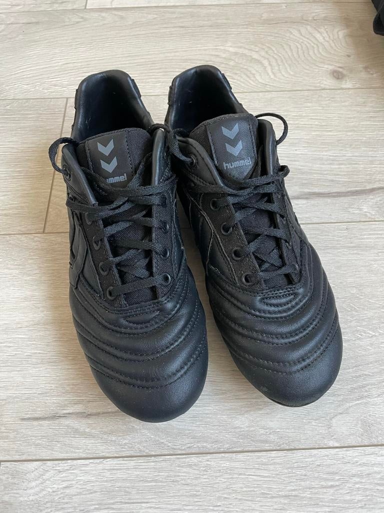 Hummel Voetbalschoenen Zwart - Maat 42, Gebruikt, Schoenen, Maat L, Ophalen of Verzenden