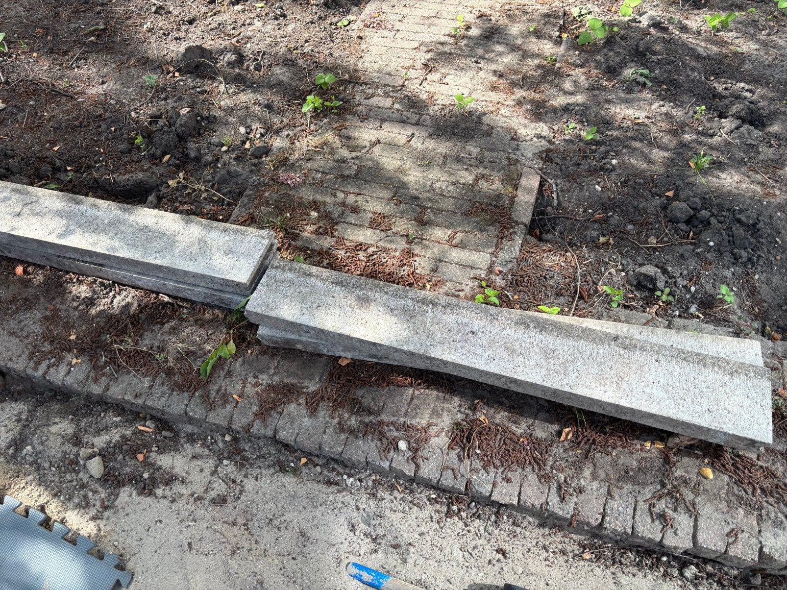 Opsluitbandjes min 8 heel en wat delen, Tuin en Terras, Tegels en Klinkers, Ophalen, Gebruikt, Beton, Overige typen
