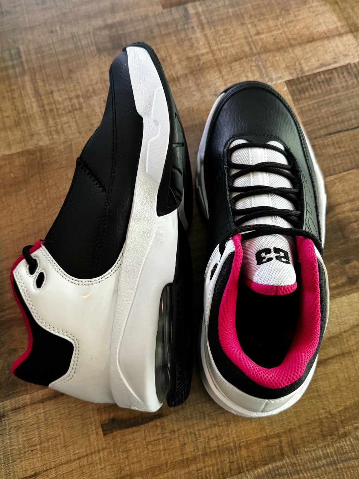 Jordan Max Aura 4 GS - Zwart, Wit, Roze - Maat 38, Kleding | Dames, Schoenen, Zwart, Nieuw, Ophalen of Verzenden, Sneakers of Gympen