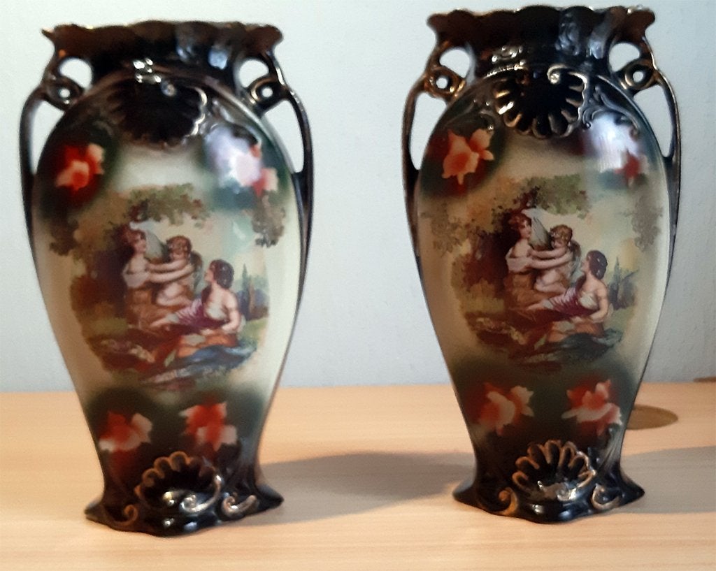 Set van twee Rococo vazen met cherubijntje, Ophalen of Verzenden