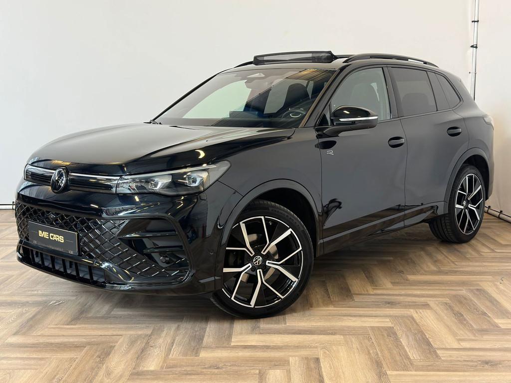 Volkswagen TIGUAN 1.5 eTSI R-Line Business|PANO|INRUIL MOGEL, 4 cilinders, 150 pk, Leder en Stof, Zwart