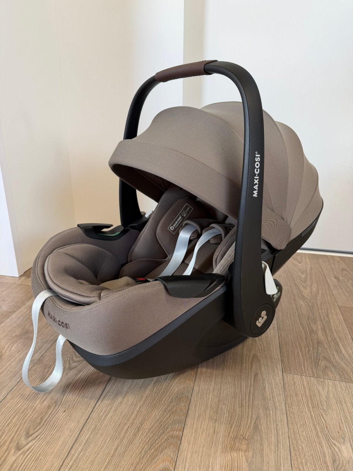 Maxi Cosi Pebble 360 Pro2 Twillic Truffle, Ophalen, Autogordel, Zo goed als nieuw, 0 t/m 13 kg