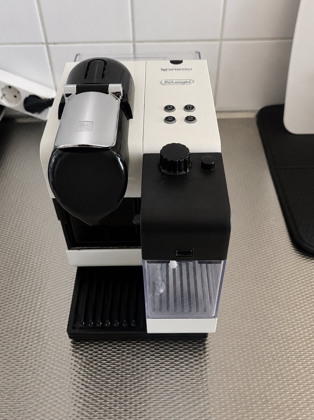Nespresso Delonghi Lattissima Koffiemachine, Ophalen of Verzenden, Gebruikt, Koffiemachine, Koffiepads en cups