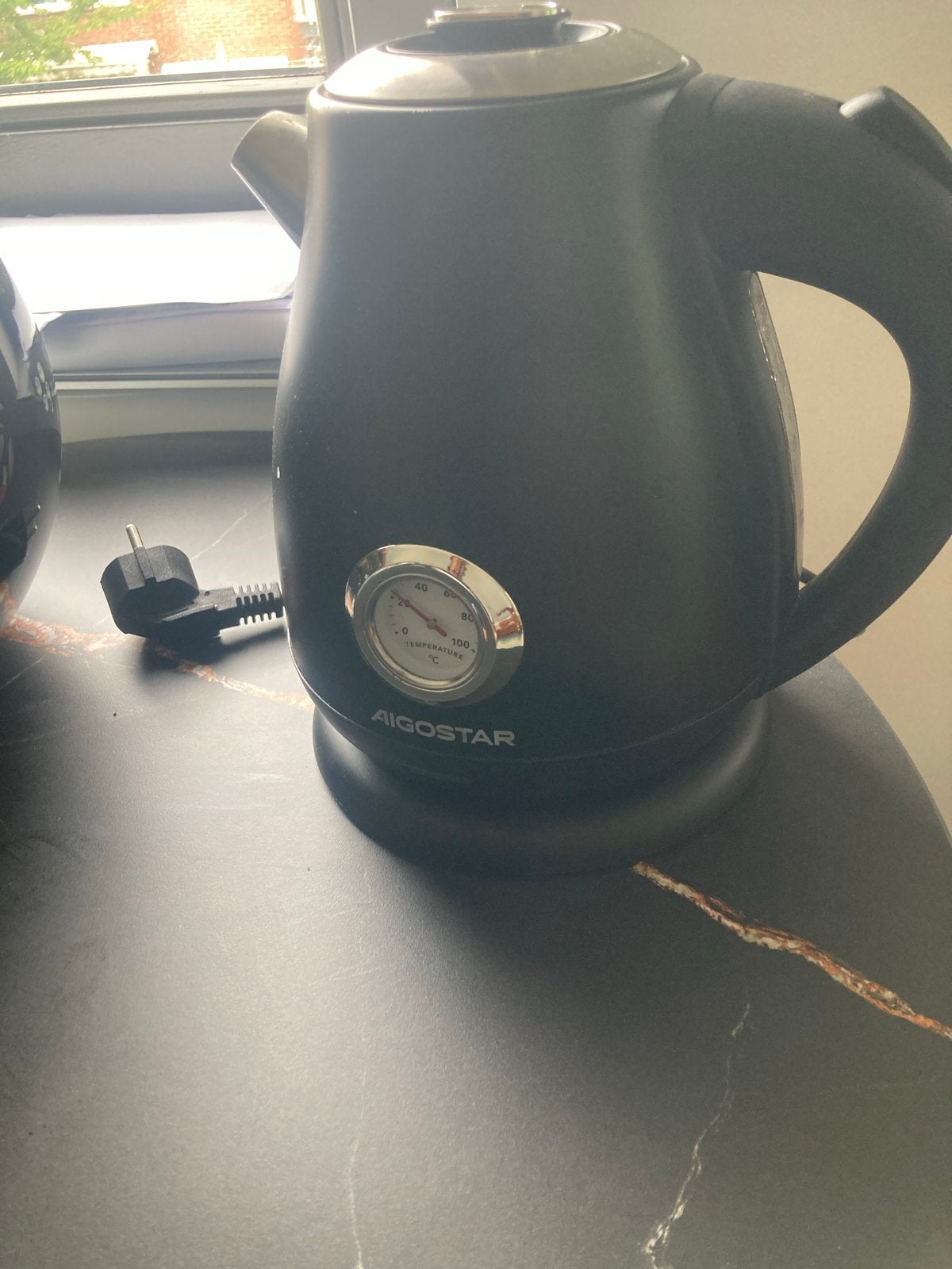 Aigostar Zwarte Waterkoker met Temperatuurmeter, 1 tot 2 liter, Ophalen of Verzenden, Gebruikt, Draadloos