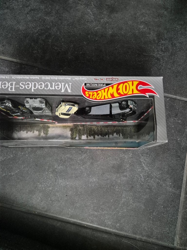let op Hot Wheels Premium Mercedes-Benz Diorama, Ophalen of Verzenden, Nieuw, Auto