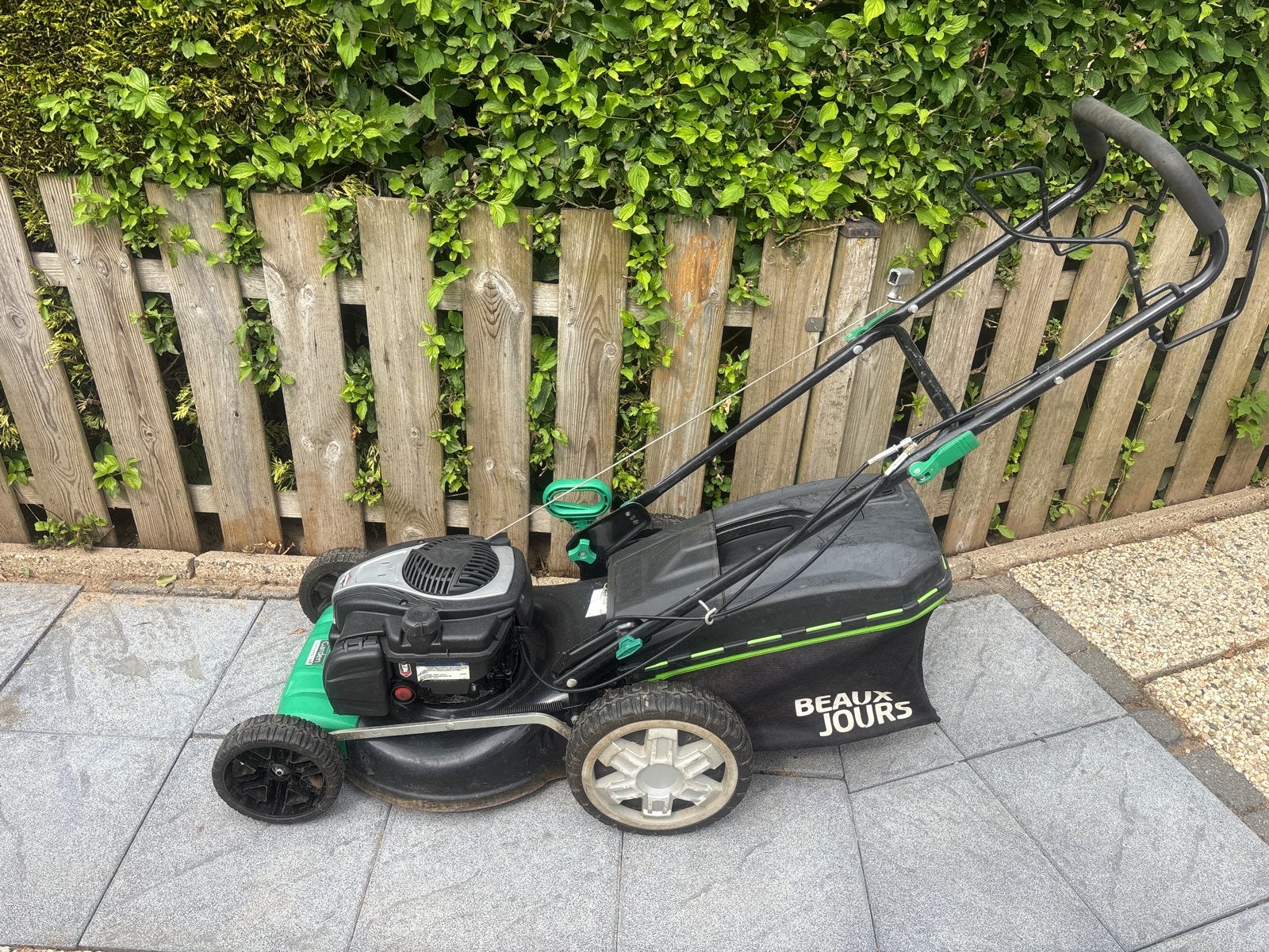Goedwerkende Benzine Grasmaaier met Briggs & Stratton Motor, Tuin en Terras, Ophalen of Verzenden, Gebruikt, Benzine-grasmaaier