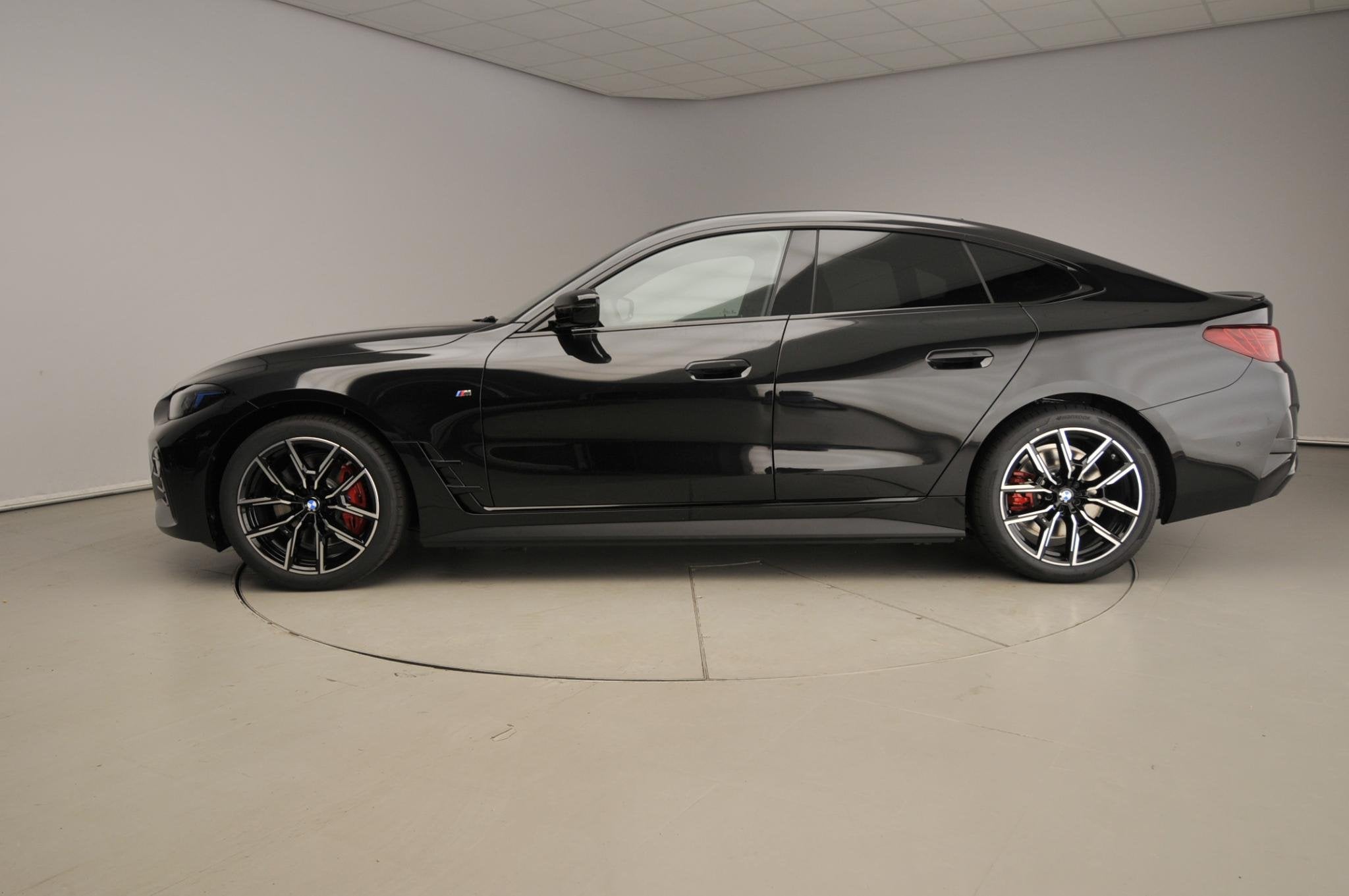 BMW i4 eDrive40 M Sport Pro Edition / Comfort Pack / HIFI /, Auto's, Achterwielaandrijving, 510 min, Zwart, 2020 kg