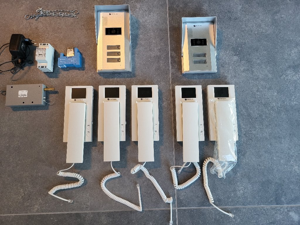 Complete Smartwares Video Intercom (5 Handsets / VD60-serie), Ophalen of Verzenden, Ingebouwde camera, Zo goed als nieuw, Bedraad