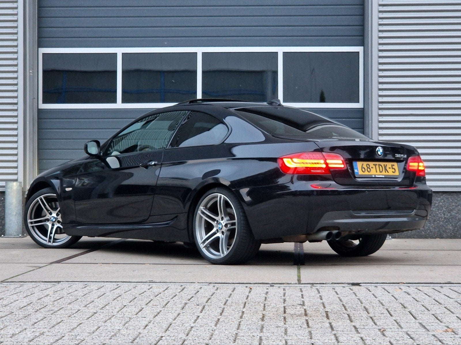 BMW 325i M-SPORT | NL AUTO | DAK | HIFI | 19" |AZURITSCHWARZ, Auto's, Achterwielaandrijving, 4 stoelen, Alcantara, 75 €/maand