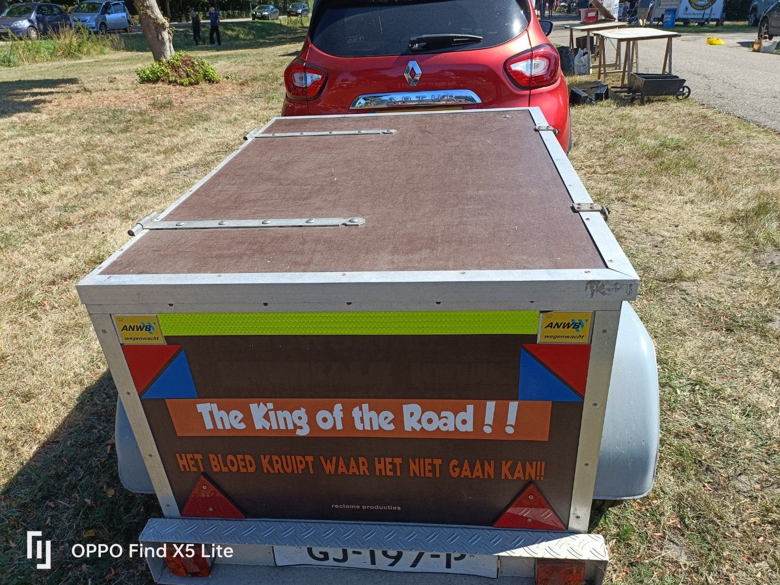 Mooie aanhanger in goede staat, bekleed met vloerbedekking, Ophalen, Gebruikt