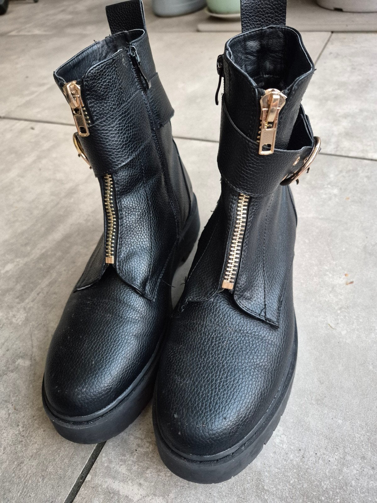 Zwarte enkellaarzen met gesp en rits, maat 42, Kleding | Dames, Schoenen, Ophalen of Verzenden, Gedragen, Zwart