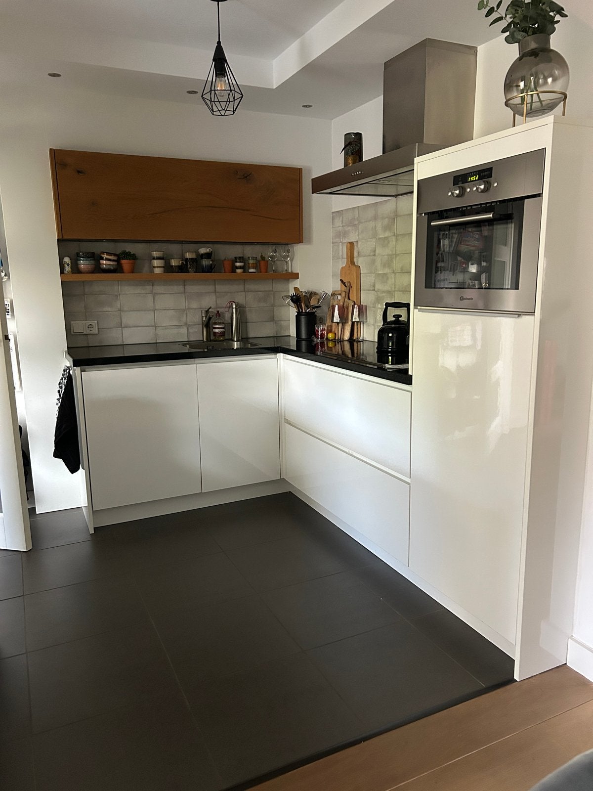 Hoekkeuken met extra blok en Bauknecht apparatuur, Huis en Inrichting, Keuken | Complete keukens, Ophalen, Gebruikt, Wit, Hoekkeuken