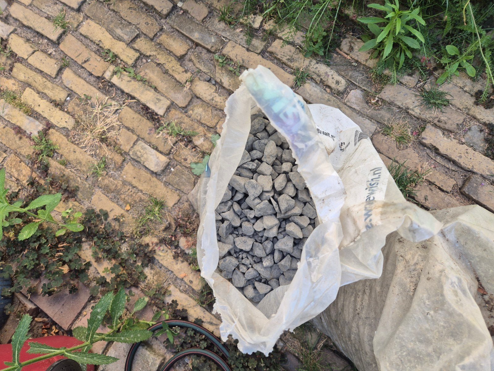 2x25kg Basalt split 16-25mm grind - Gratis af te halen, Tuin en Terras, Grind, Keien en Split, Ophalen, Gebruikt, Grind, Basalt