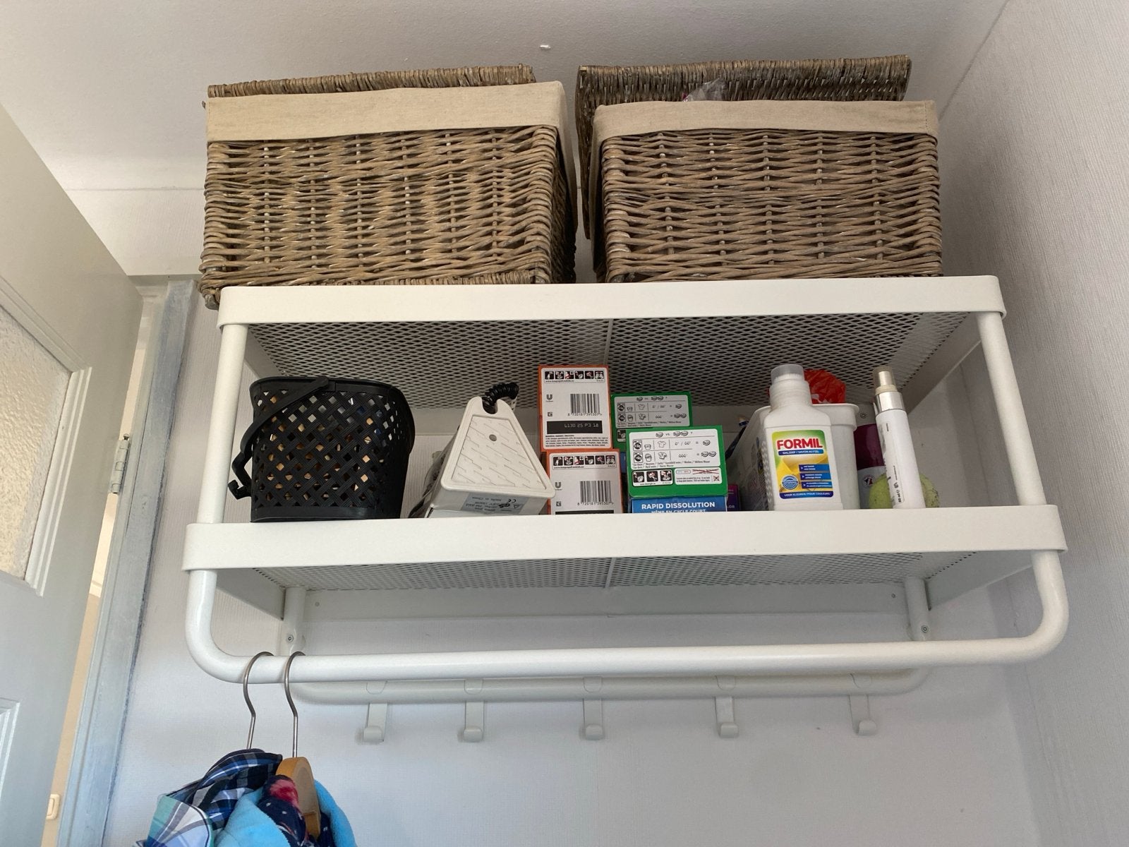 Witte wandkapstok met hoedenplank en haken, Wandkapstok, Gebruikt, Ophalen of Verzenden, Minder dan 100 cm