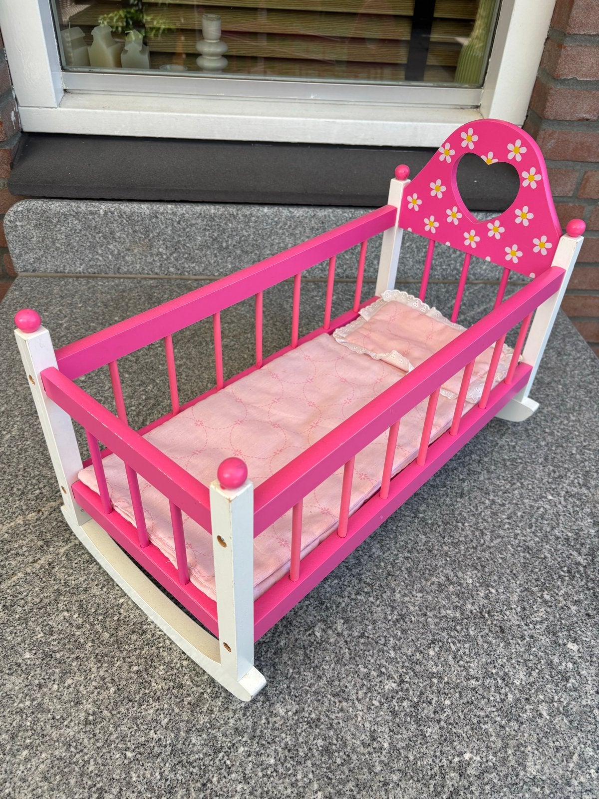 Roze houten poppenwieg, Ophalen, Gebruikt, Overige typen