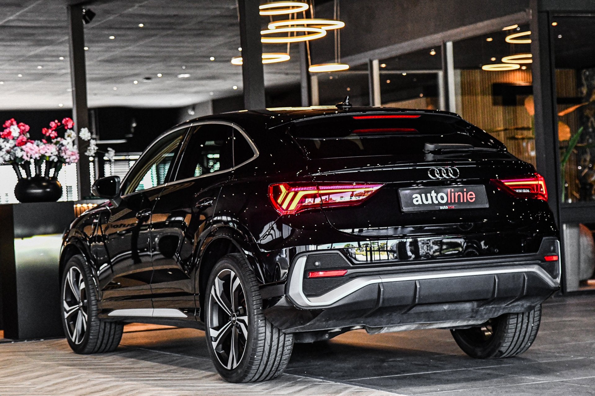 Audi Q3 Sportback 45 TFSI e 3x S-Line, Matrix, ACC, 20", Cam, Auto's, Dealer onderhouden, Gebruikt, Zwart, 4 cilinders