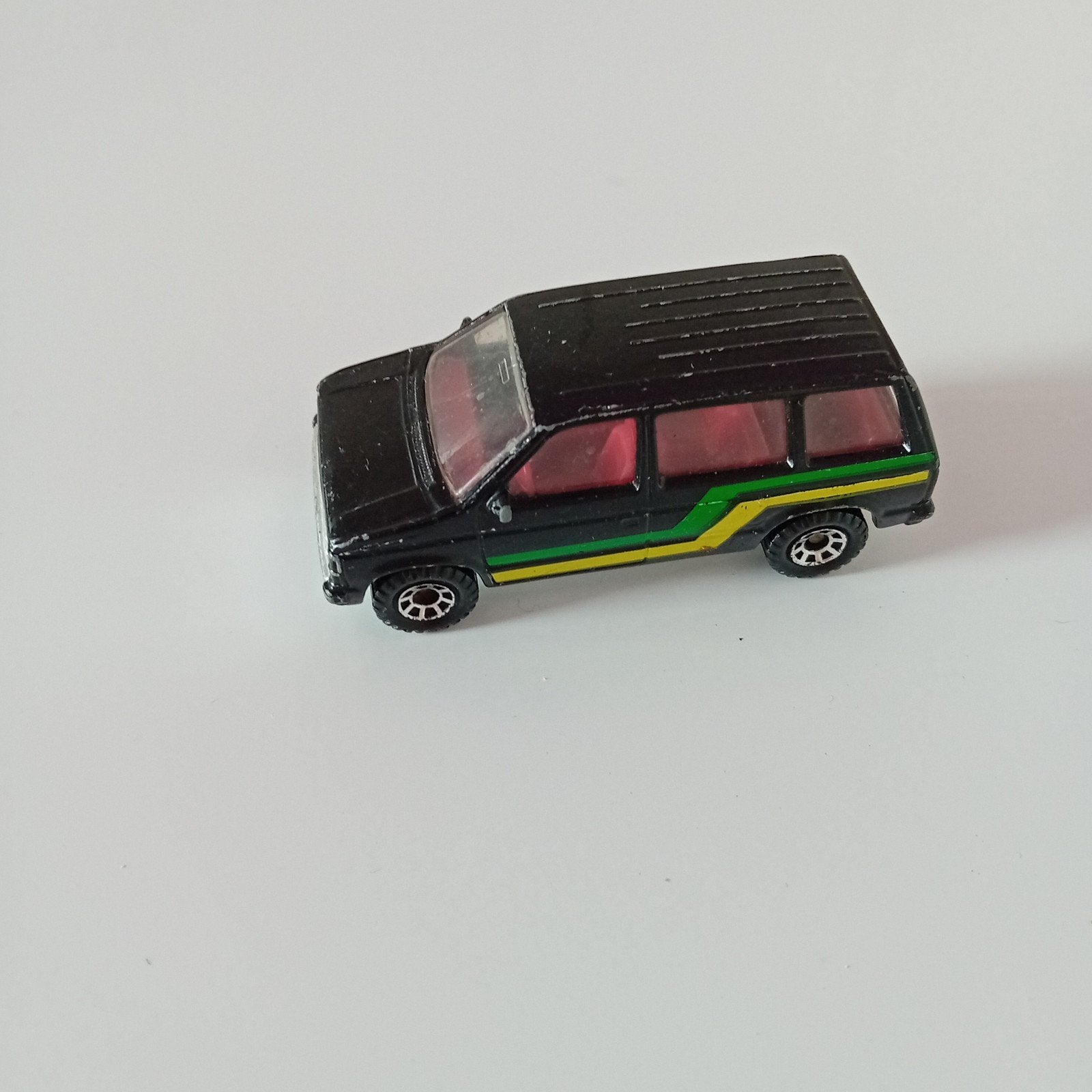 Matchbox 1983 Dodge Caravan Zwart - Speelgoedauto, Hobby en Vrije tijd, Modelauto's | Overige schalen, Verzenden