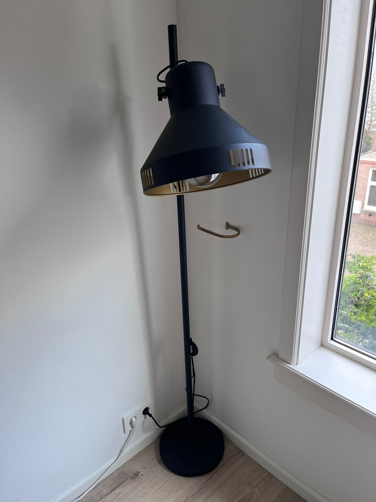 Staande vloerlamp zwart/goud, Ophalen, E27 (groot), Zo goed als nieuw, Industrieel, postmodern