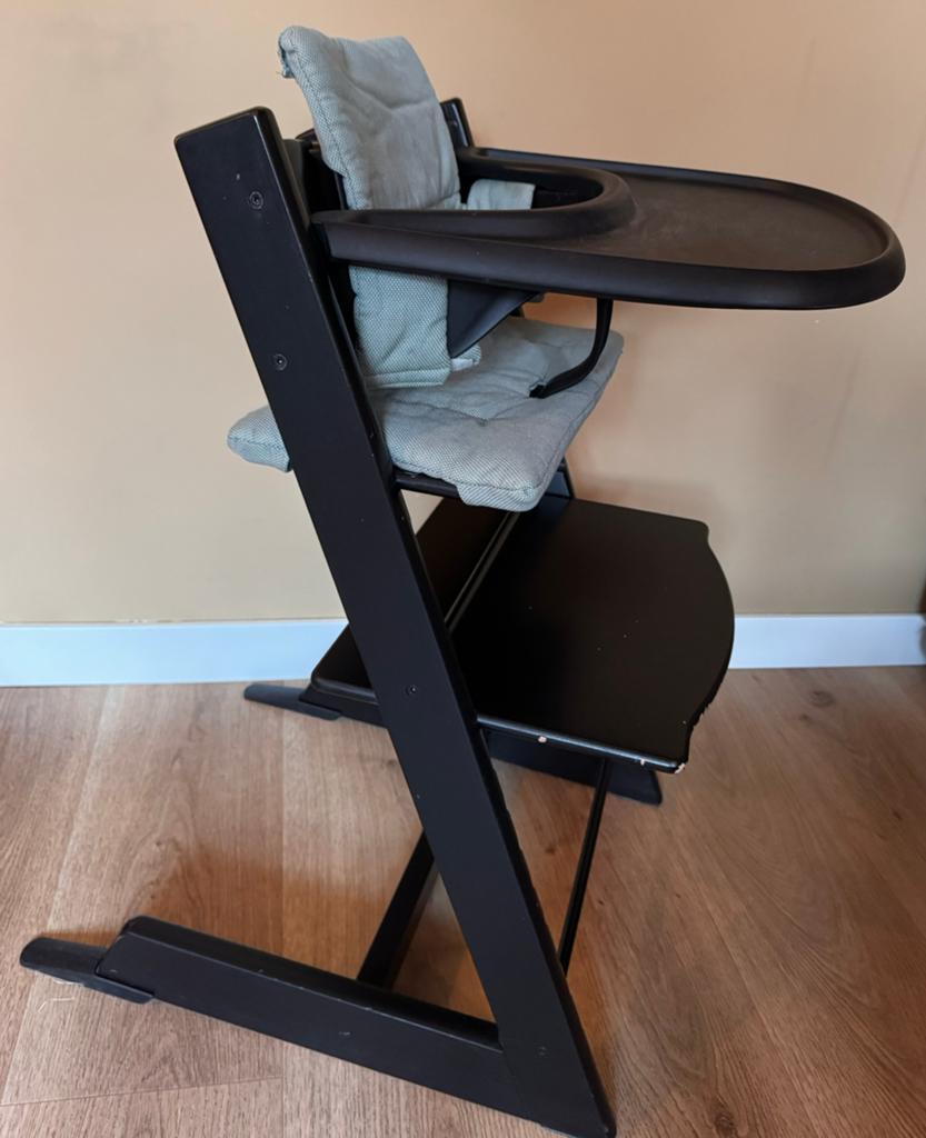 Stokke Tripp Trapp stoel + Baby Set + tafelblad + kussenset, Ophalen, Gebruikt, Meegroeistoel, Afneembaar eetblad