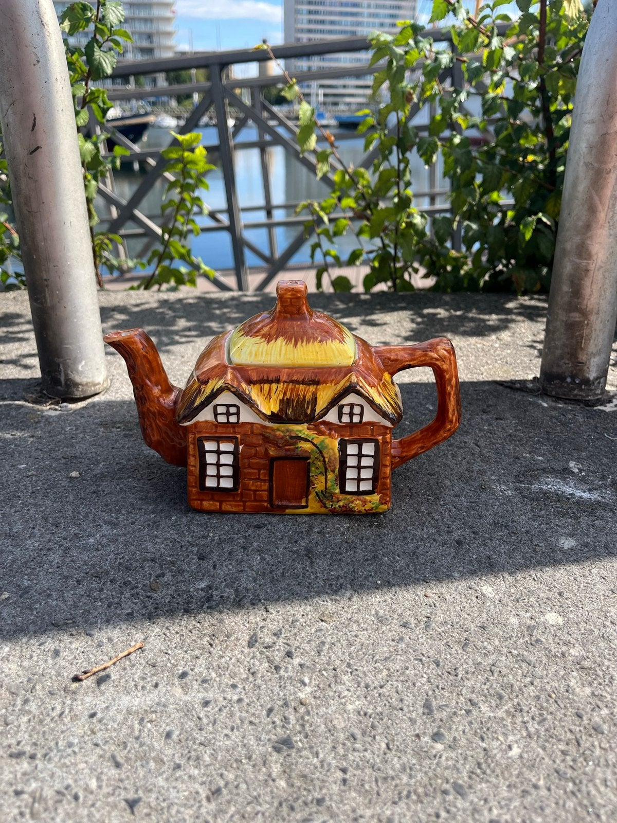 Price Bros Kensington “Ye Olde Cottage” theepot., Ophalen of Verzenden