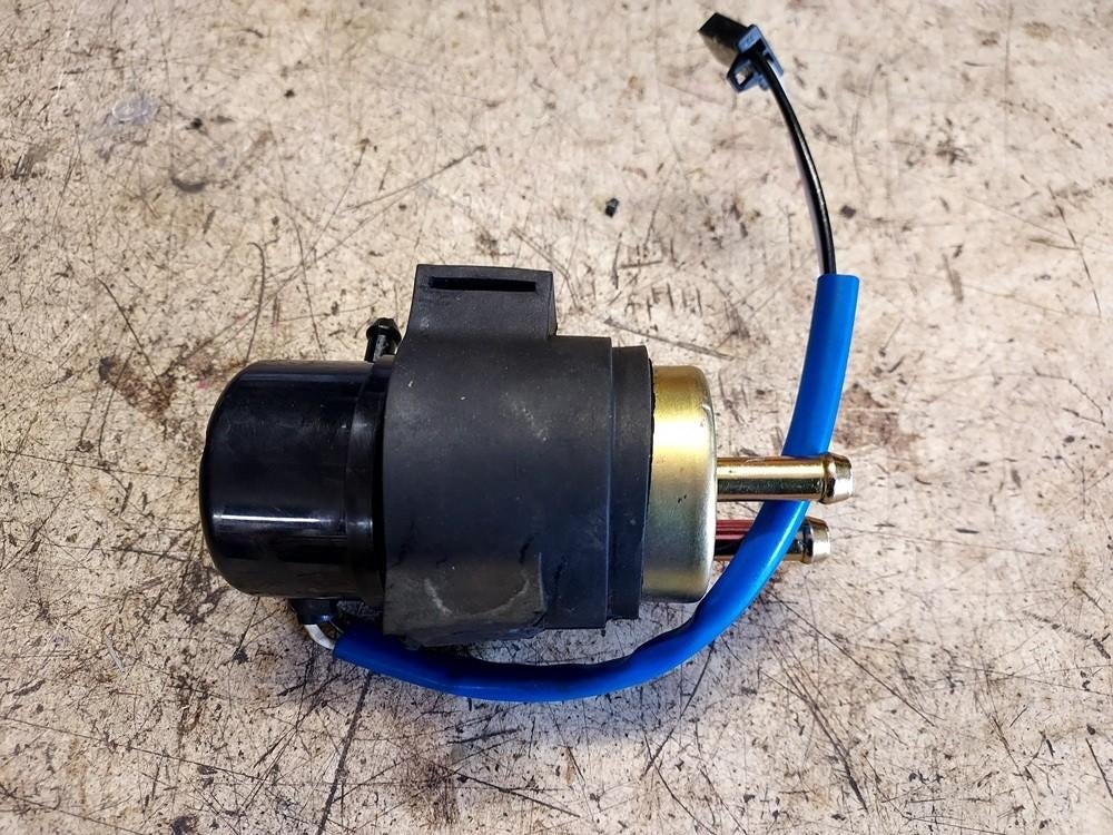 Brandstof pomp voor meerdere motoren recentelijk nieuw, Verzenden, Zo goed als nieuw