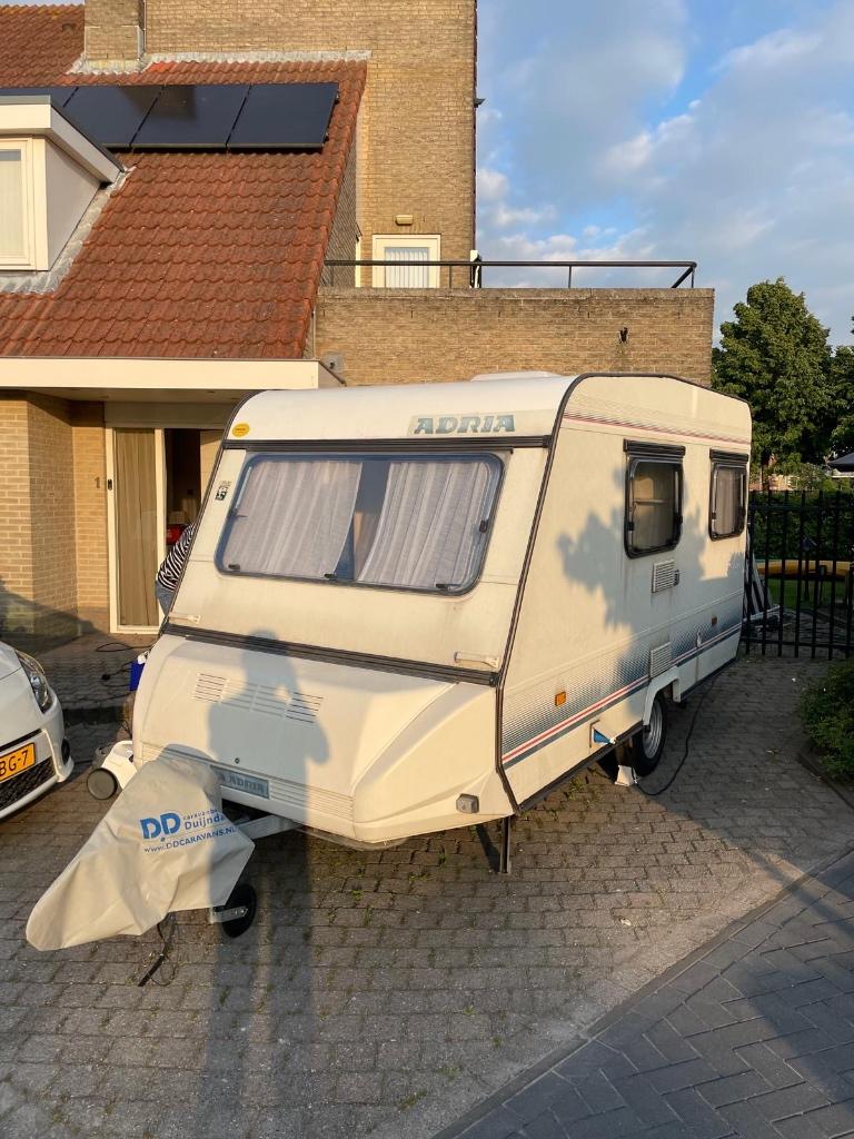 Adria Optima Caravan Inclusief Isabella voortent, Rondzit, Particulier, Adria, 500 - 750 kg