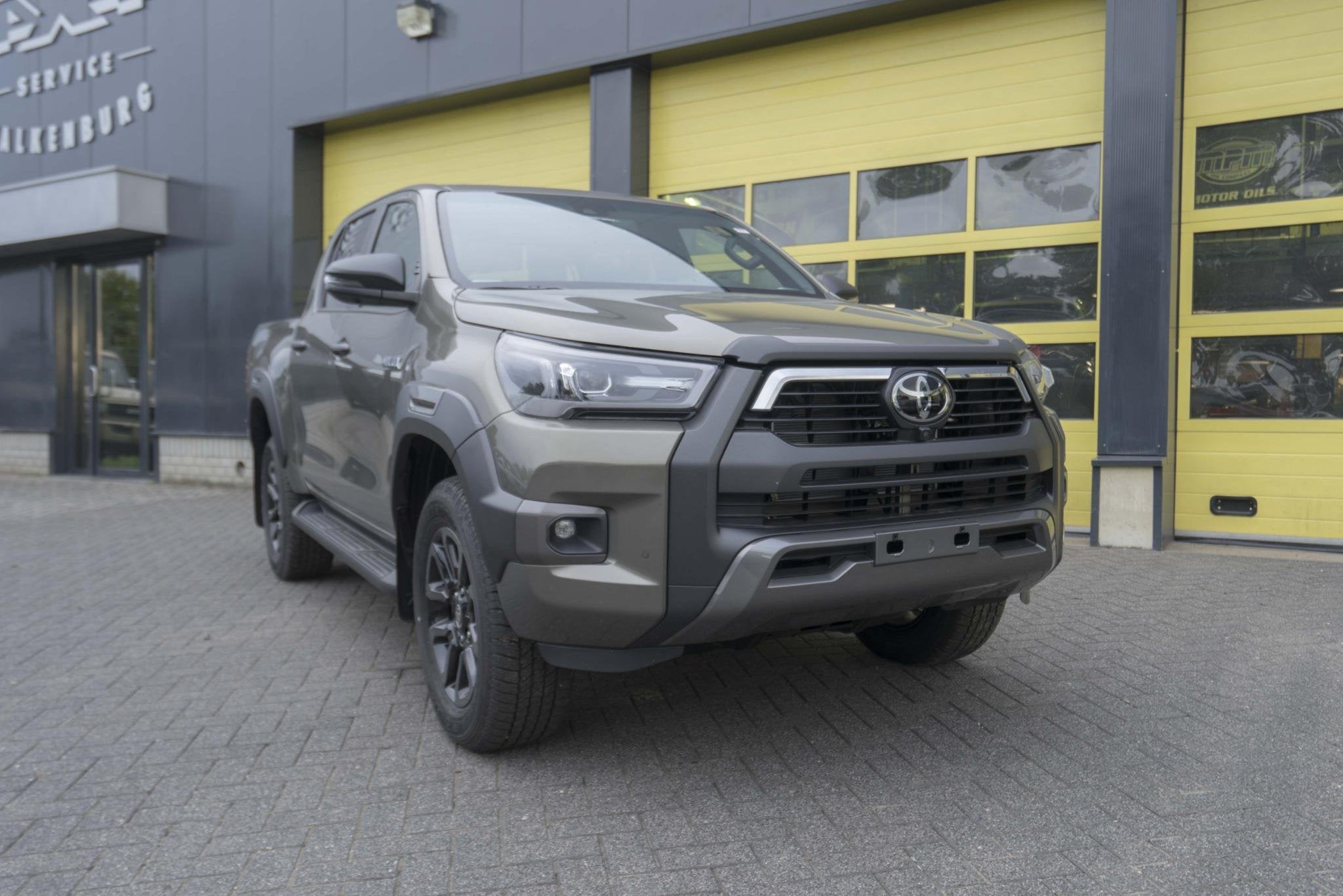 Toyota HiLux 2.8 D-4D Double Cab Hybrid Invincible JBL Camer, Auto's, Automaat, Euro 6, 4 cilinders, Automatische klimaatregeling