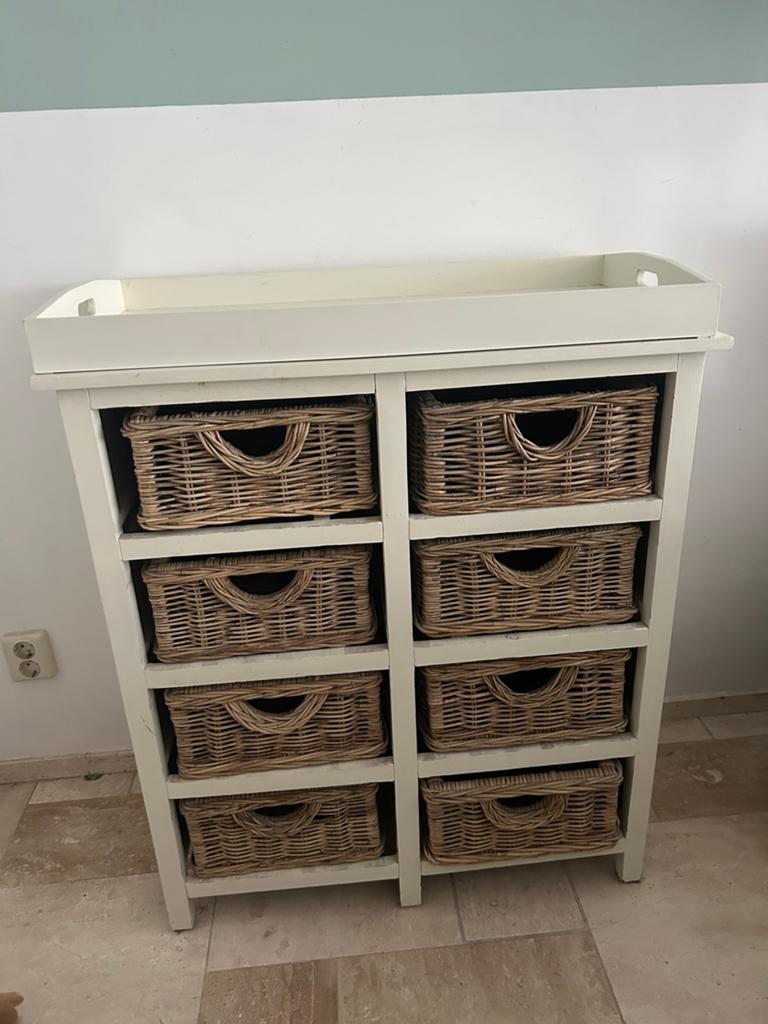 Witte kast met los dienblad en rieten mandjes van goossens, Ophalen, Gebruikt, 5 laden of meer, 100 tot 150 cm