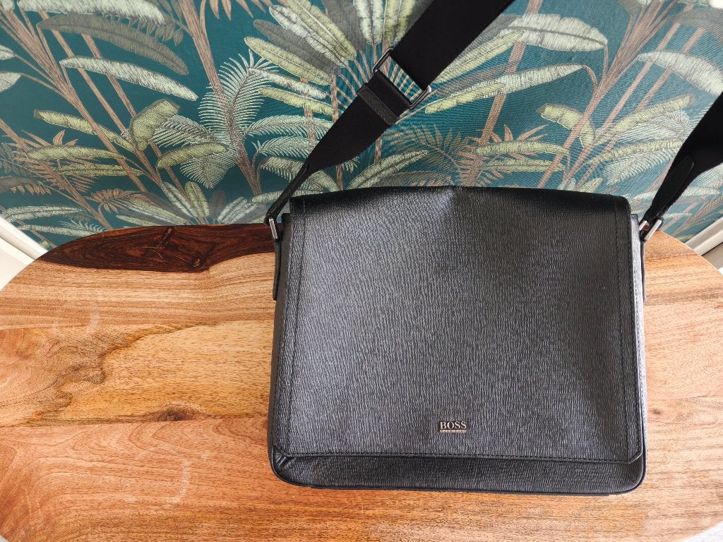 Hugo Boss schoudertas (laptoptas) Saffiano leer (echt), Zwart, Zo goed als nieuw, Leer, Ophalen