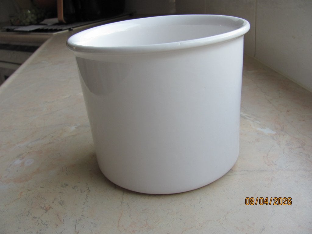 NIEUWSTAAT witte gladde ROND porselein BLOEMPOT ø 18 cm, Tuin en Terras, Rond, Binnen, Ophalen of Verzenden, Zo goed als nieuw