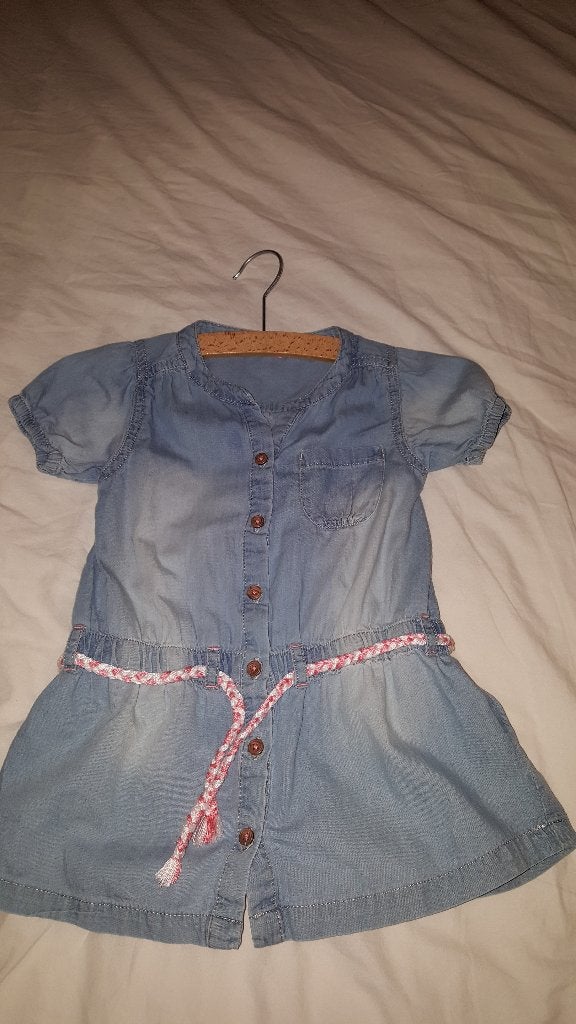 Nieuw lief spijkerjurkje, Kinderen en Baby's, Kinderkleding | Maat 92, Meisje, Nieuw, Ophalen of Verzenden, Jurk of Rok