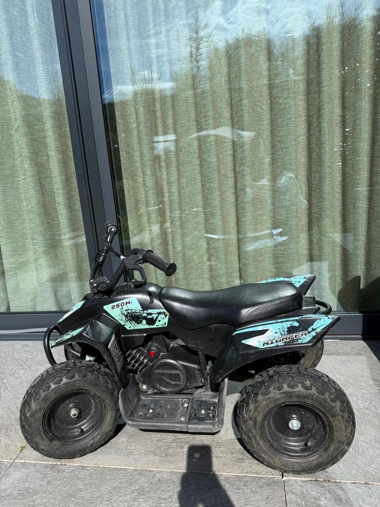 Kinder quad 250W - Stoer, elektrisch en in nette staat, Fietsen en Brommers, Ophalen
