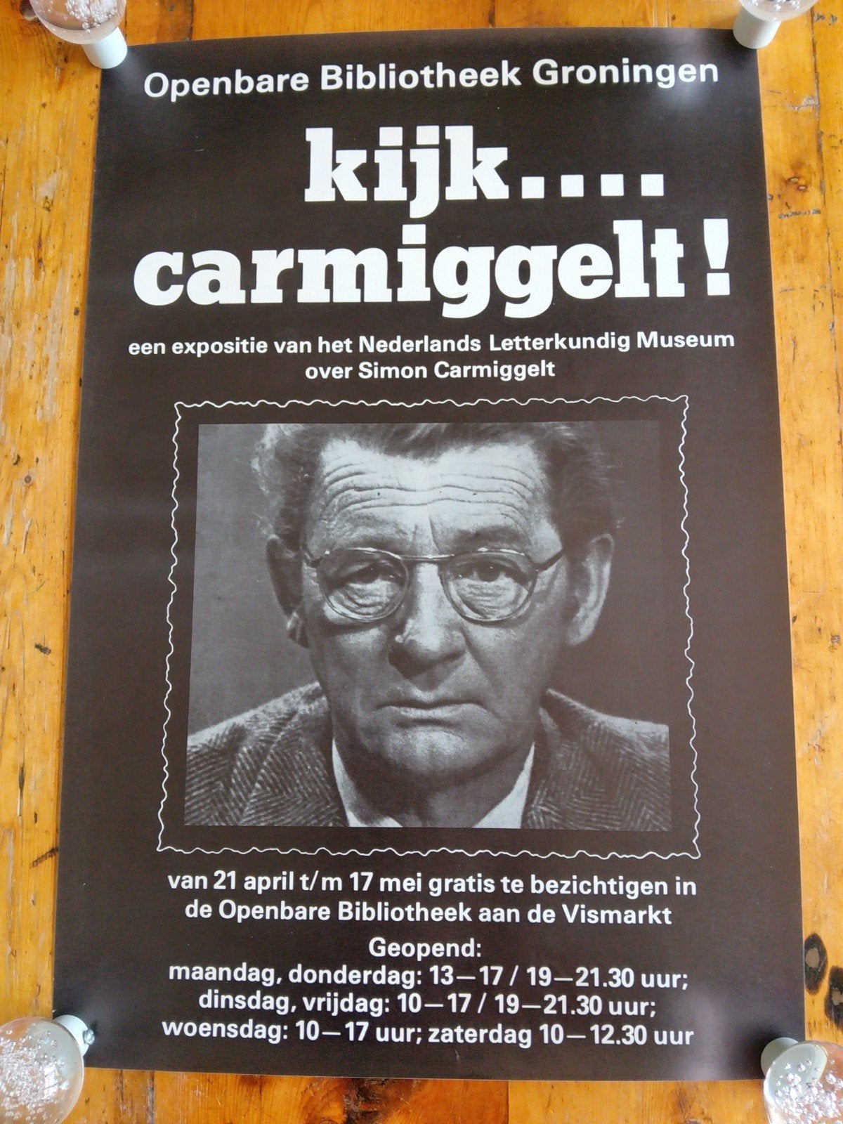 Vintage Poster: Kijk... Carmiggelt! Openbare Bibliotheek, Rechthoekig Staand, Ophalen of Verzenden, Zo goed als nieuw, A1 t/m A3