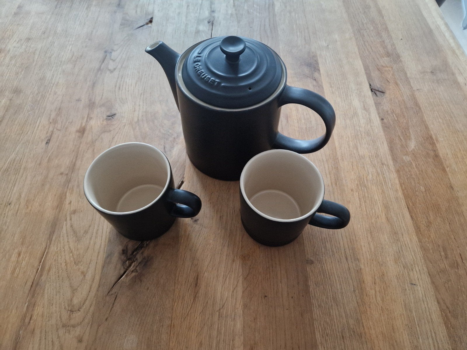 Theekan en 2 mokken van Le Creuset, Verzenden