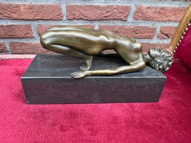stijlvol erotisch beeld, brons en marmer, Antiek en Kunst, Kunst | Beelden en Houtsnijwerken, Brons, Beeld, Vrouw, Gemerkt
