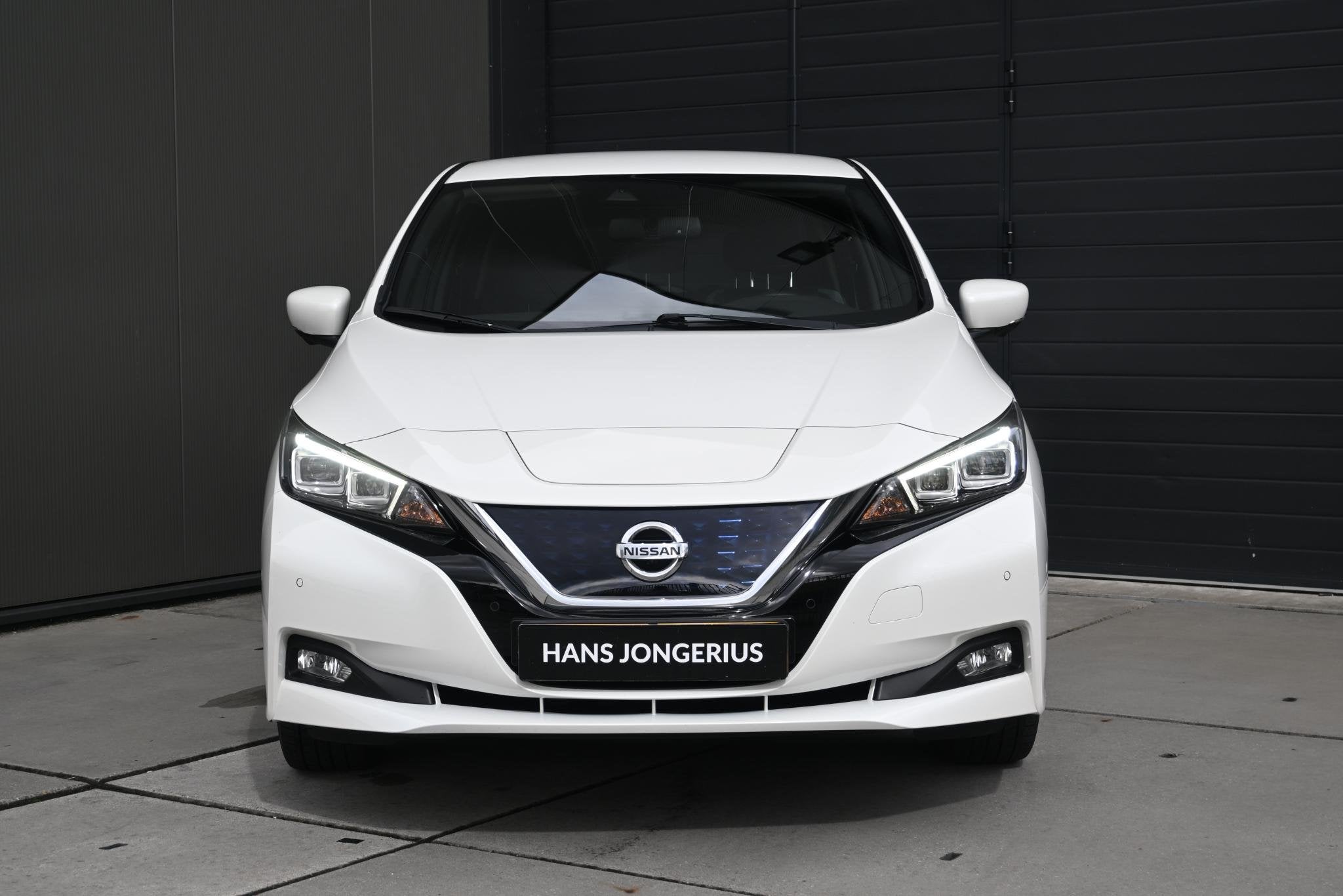 Nissan LEAF Tekna 40 kWh | ADAPT. CRUISE CONTROL | 360 CAMER, Gebruikt, 150 pk, Leder en Stof, Wit