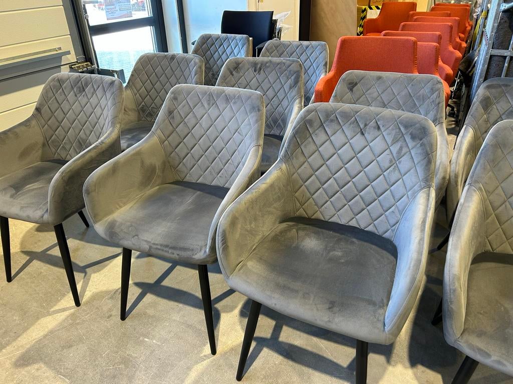 landelijke stoelen met stiknaden in de rug velours 14x vr, Huis en Inrichting, Stoelen, Gebruikt, Ophalen of Verzenden, Vijf, Zes of meer stoelen