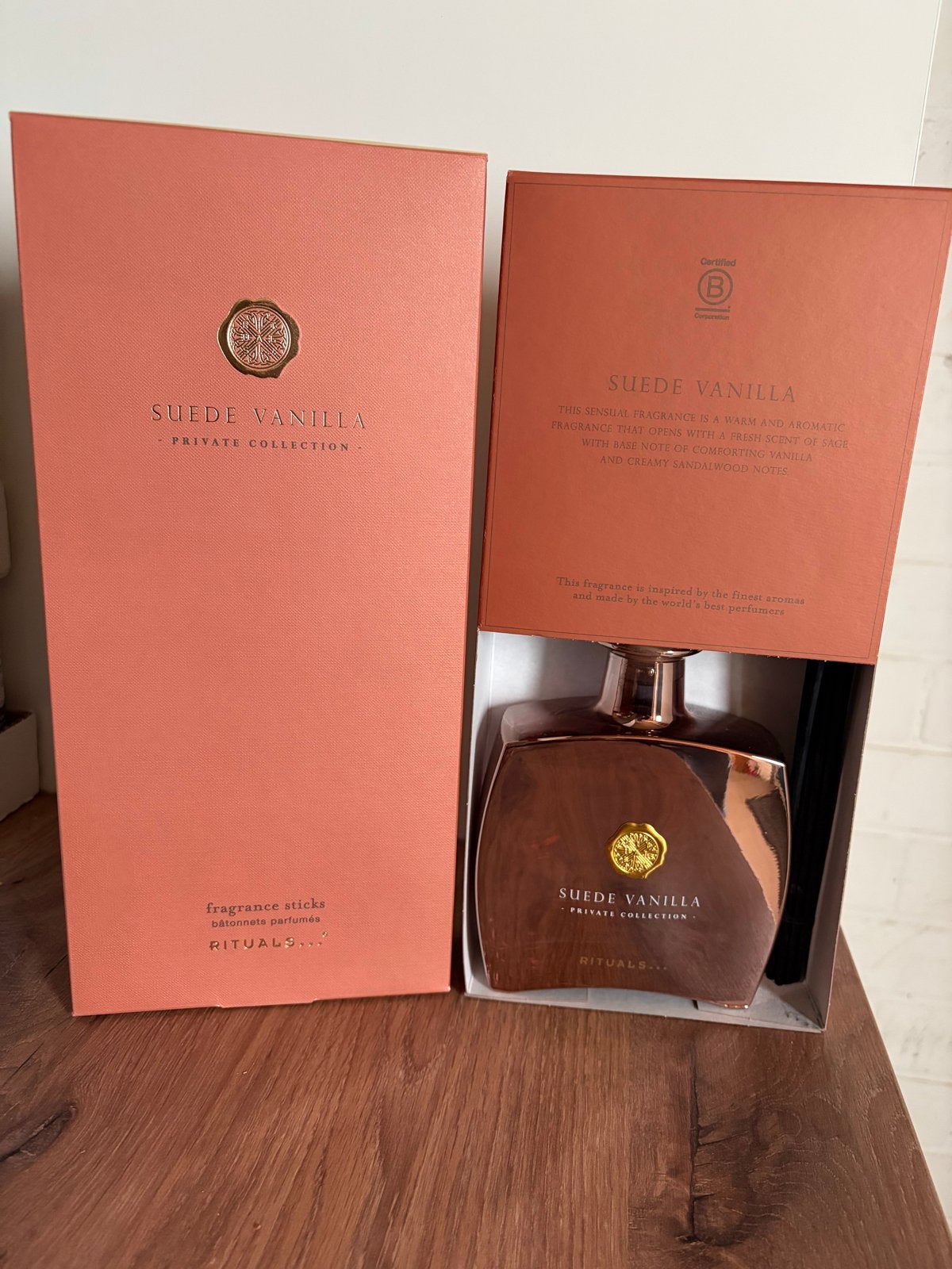 Rituals Suede Vanilla Private Collection geurstokjes 450ml, Huis en Inrichting, Nieuw, Ophalen of Verzenden, Modern, Glas