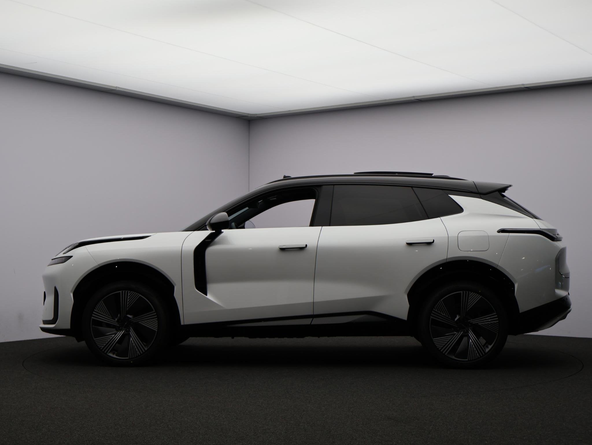 Lynk & Co 08 1.5 More, Gebruikt, 4 cilinders, 2087 kg, Wit