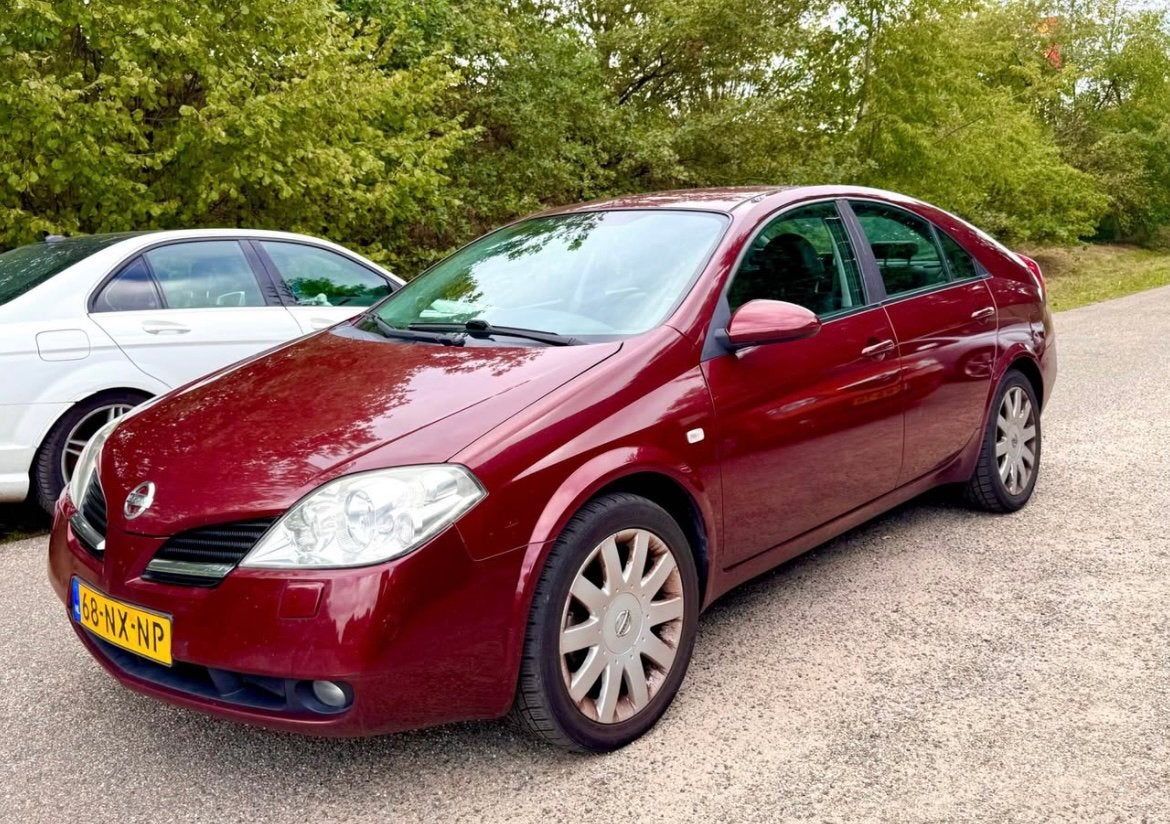 Nissan Primera 2.0 HB 2004 Rood, 1998 cc, 4 cilinders, 700 kg, Particulier