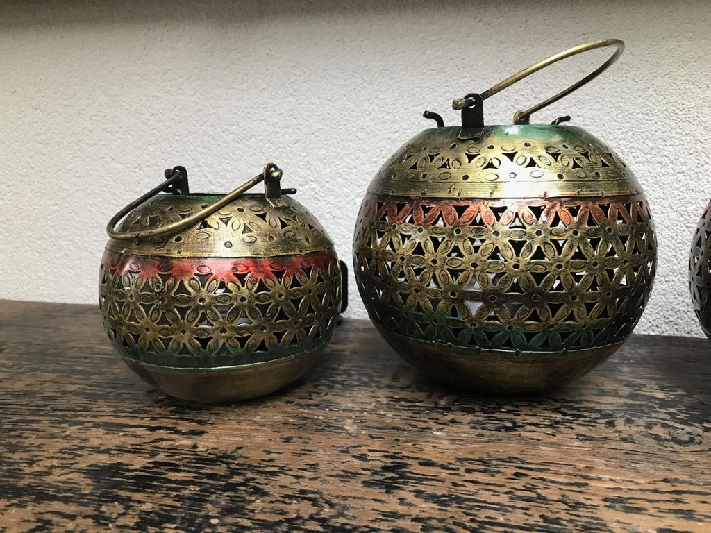 Indiase kandelaar metaal bloem windlicht rond India bol, Huis en Inrichting, Verburgt Vintage, Nieuw, Ophalen of Verzenden, https://verburgtvintage.nl/#contact