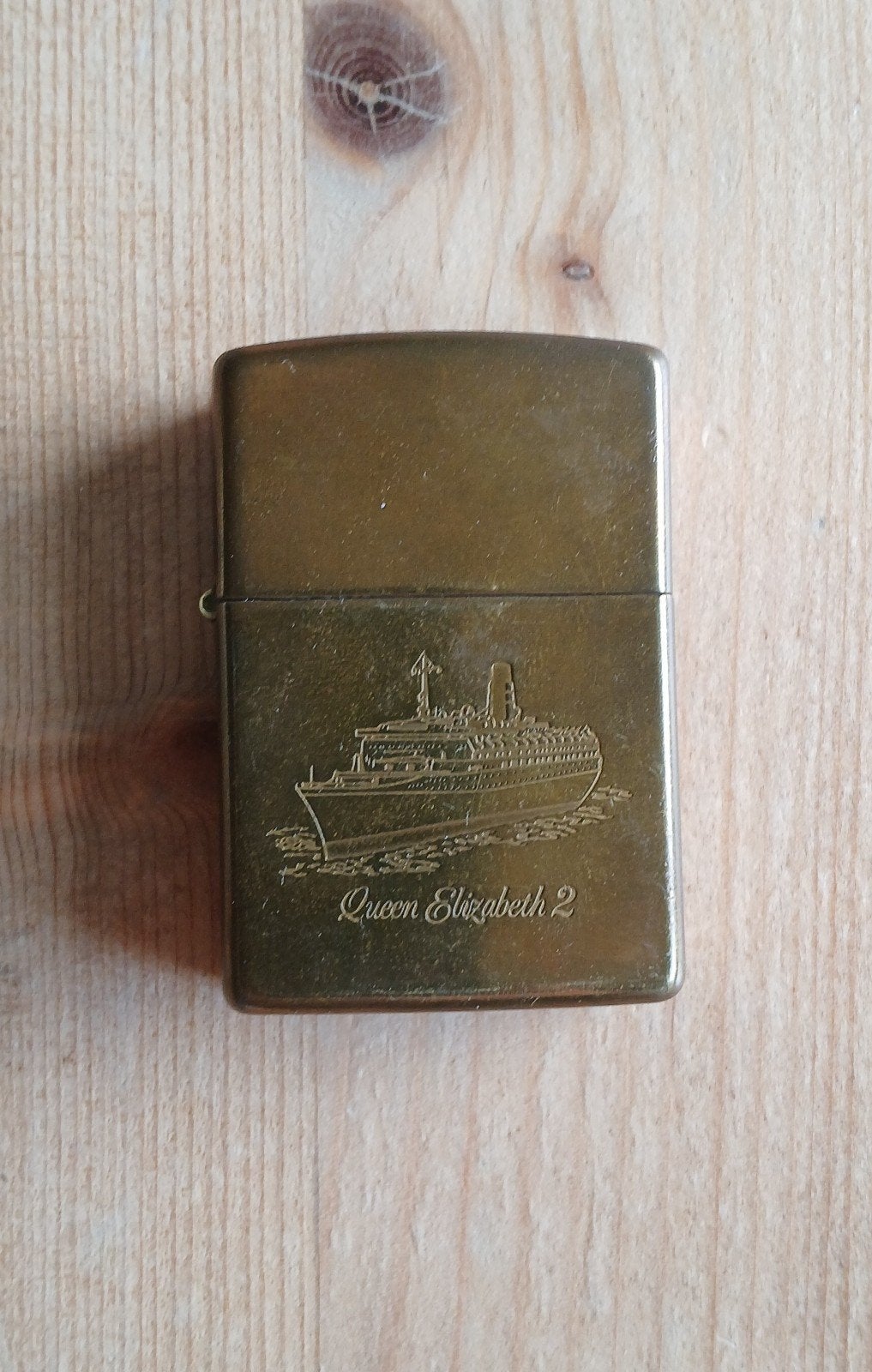 Vintage Zippo aansteker Queen Elizabeth 2, Verzamelen, Rookartikelen, Aanstekers en Luciferdoosjes, Ophalen of Verzenden, Zo goed als nieuw